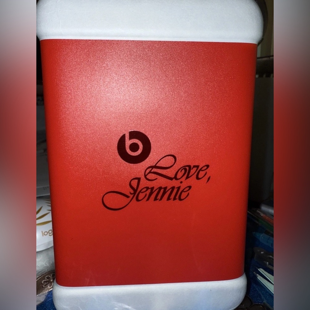 Beats Solo Jennie Limited Edition